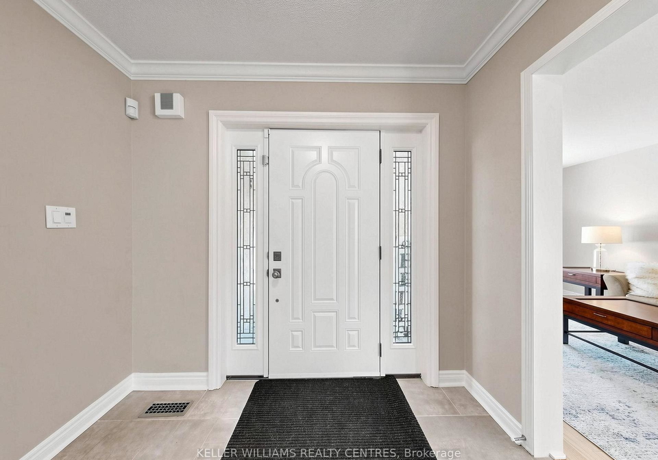 276-rhodes-circle-newmarket-ontario-n13643358