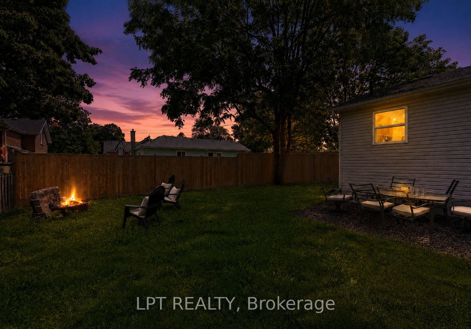 77-munro-st-west-street-w-brock-ontario-n13643396