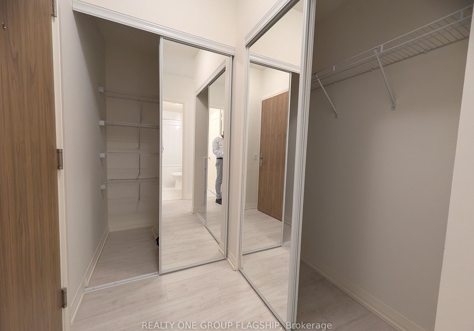 27-korda-gate-vaughan-ontario-n13647372