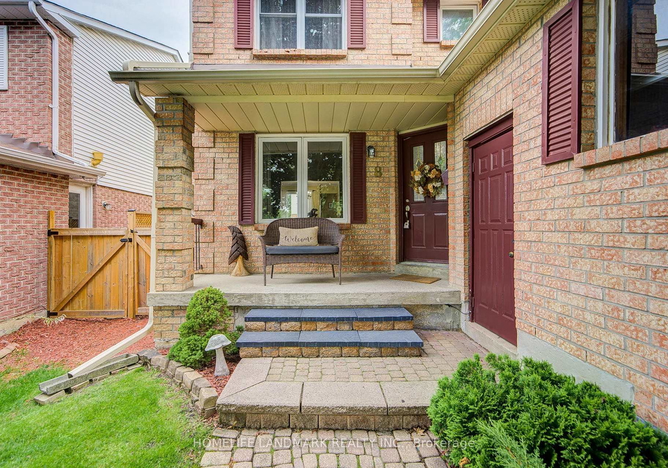 8-closs-square-aurora-ontario-n13648488