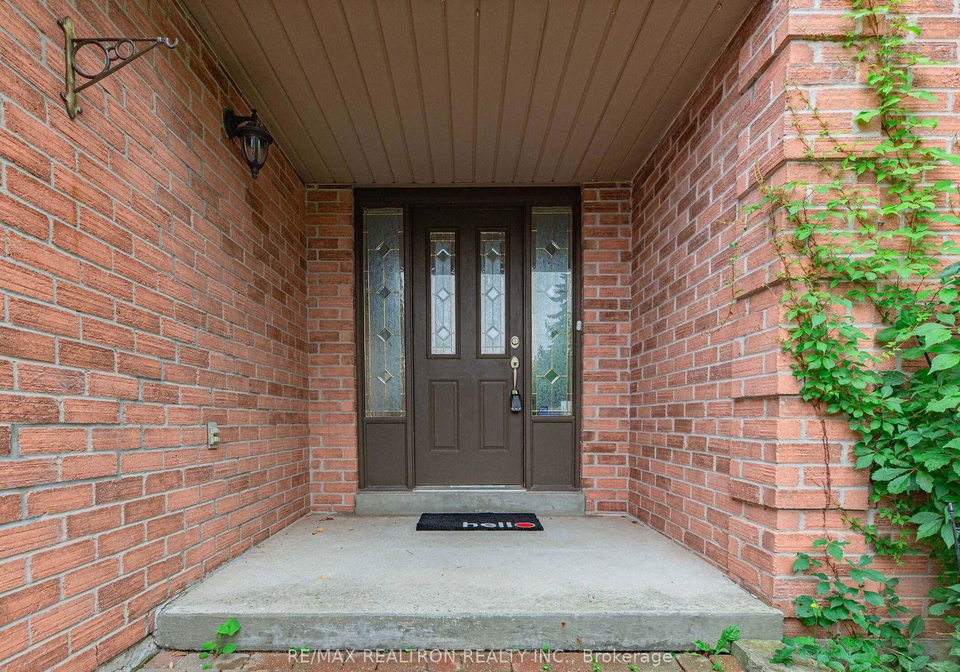 328-salisbury-lane-newmarket-ontario-n13649262
