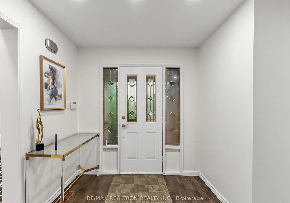 328-salisbury-lane-newmarket-ontario-n13649262