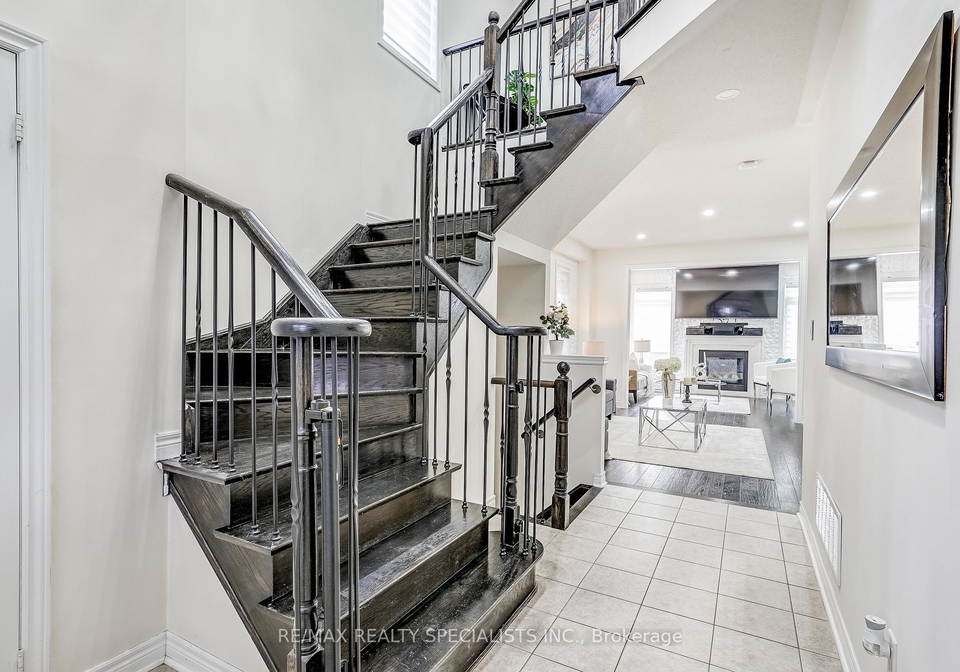 18-rogers-trail-bradford-west-gwillimbury-ontario-n13650772