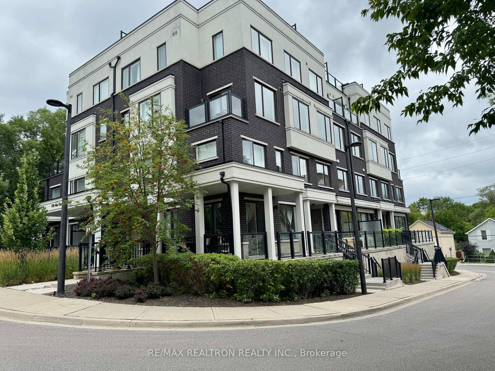 100-alex-gardner-circle-aurora-ontario-n13651306