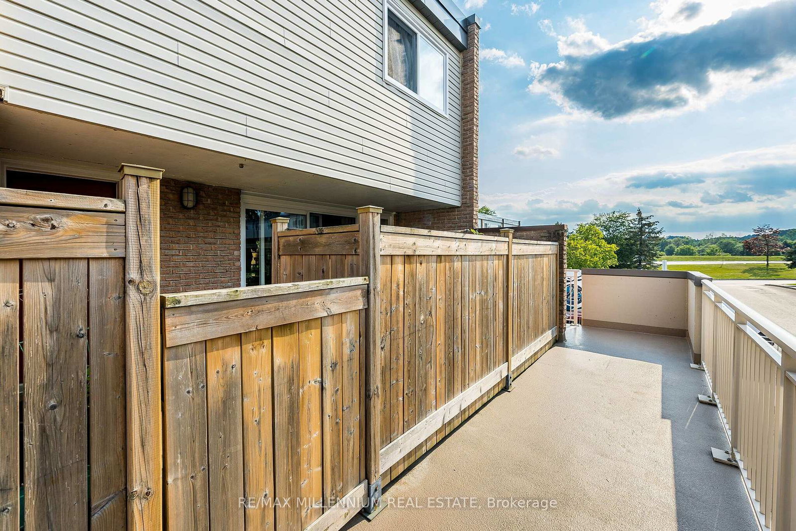 301-milestone-crescent-aurora-ontario-n13652998