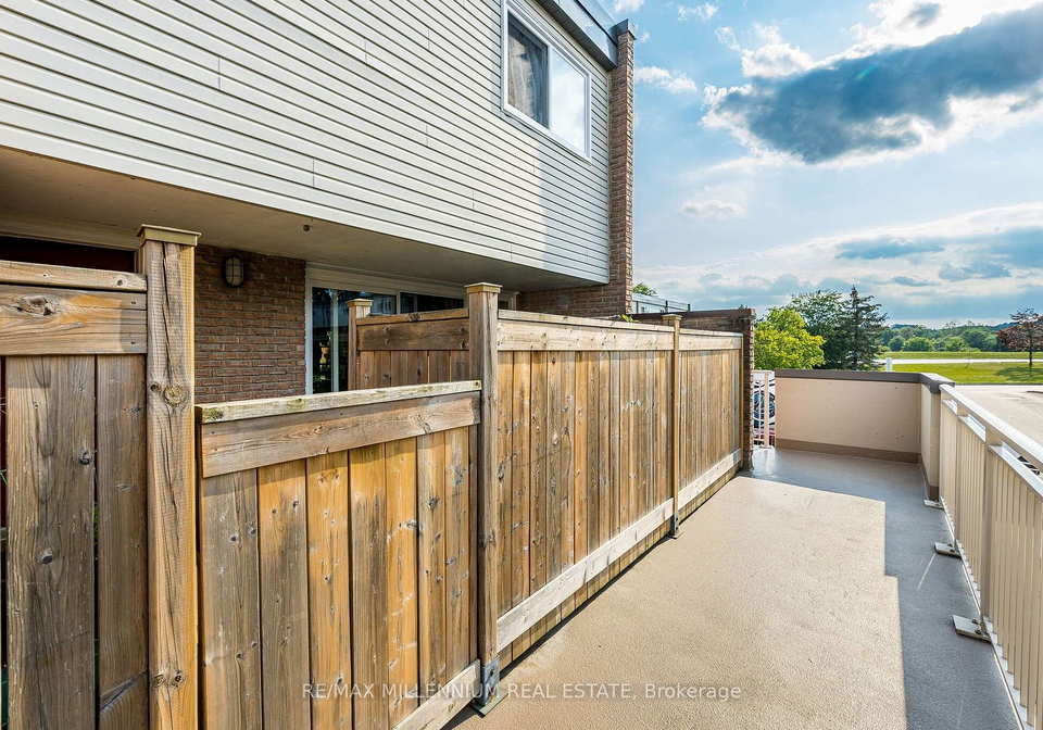 301-milestone-crescent-aurora-ontario-n13652998