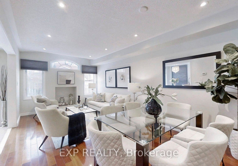 8-hacienda-drive-richmond-hill-ontario-n13655668