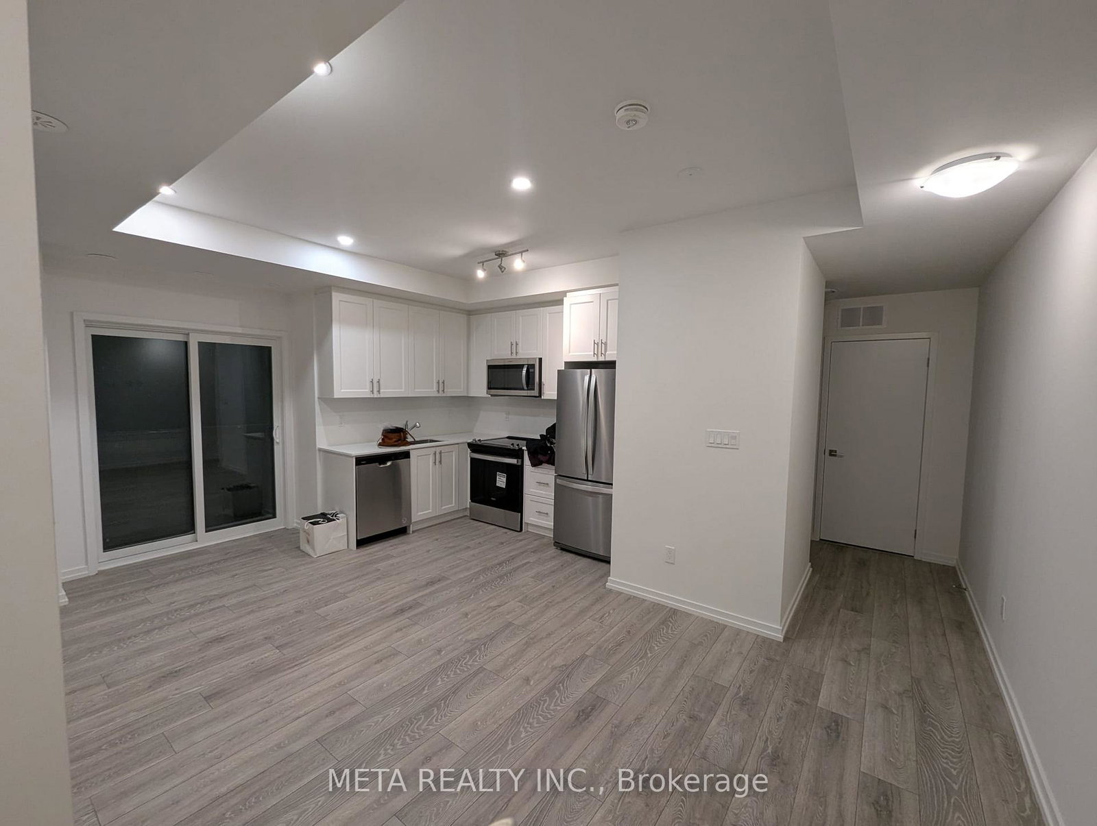 22-lytham-green-circle-newmarket-ontario-n13657528