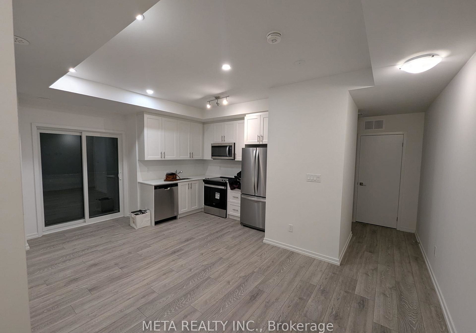 22-lytham-green-circle-newmarket-ontario-n13657528