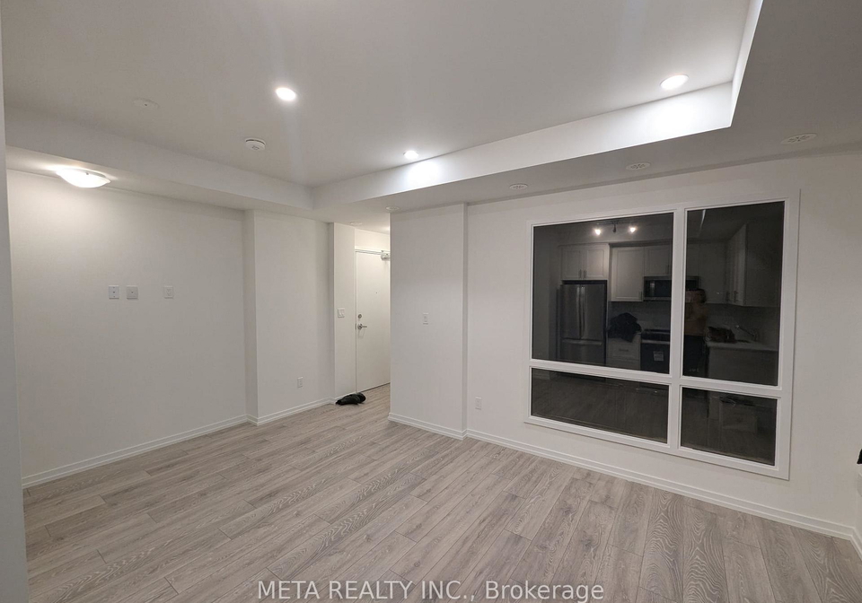 22-lytham-green-circle-newmarket-ontario-n13657528