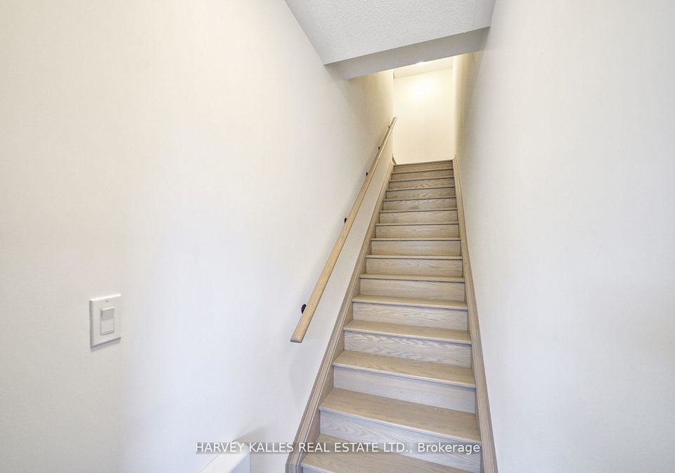 17-lytham-green-circle-newmarket-ontario-n13657774