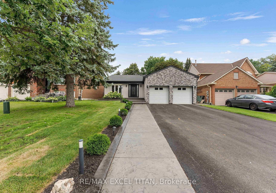 258-glenway-circle-newmarket-ontario-n13657838