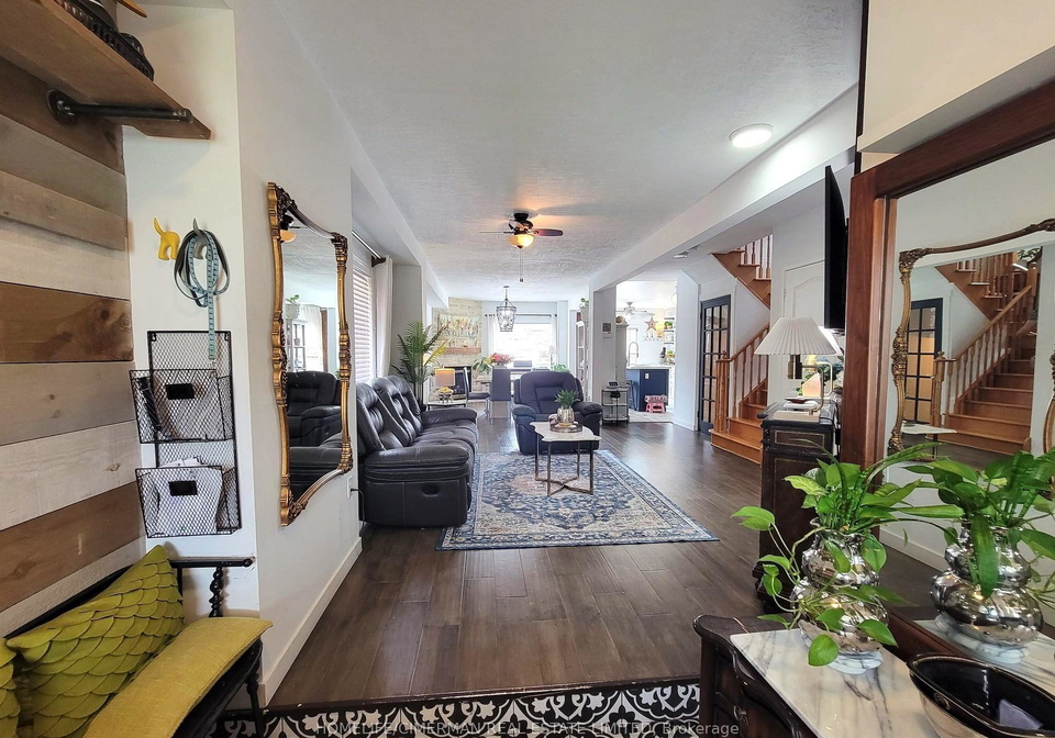 256-mcbride-crescent-newmarket-ontario-n13658178