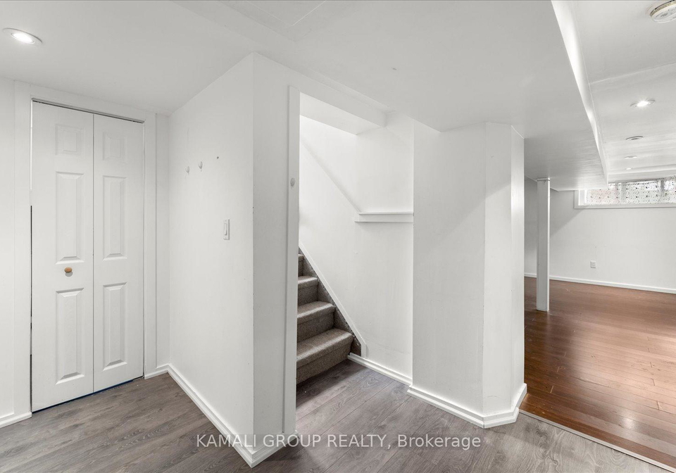 100-sheldon-avenue-newmarket-ontario-n13659326