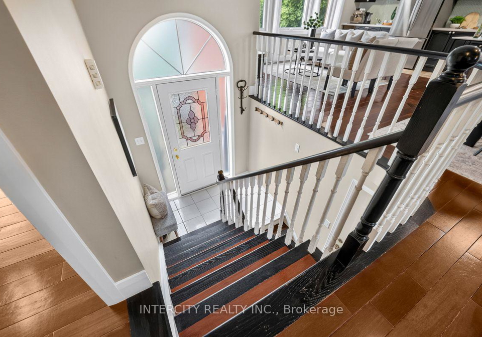 6-compton-crescent-bradford-west-gwillimbury-ontario-n13659788