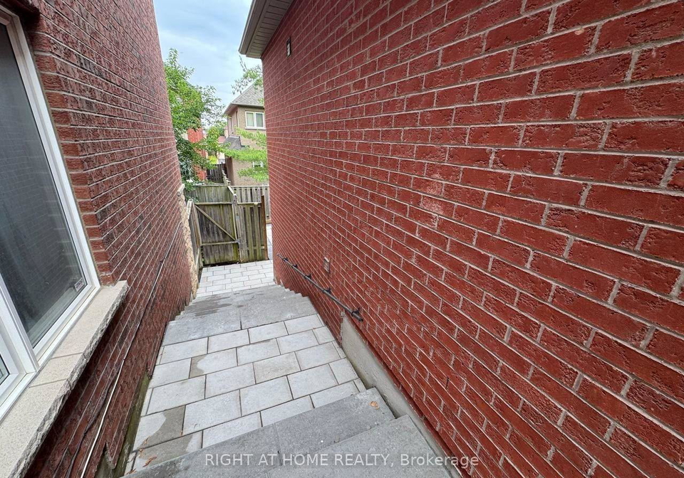 47-medoc-basement-place-vaughan-ontario-n13660928