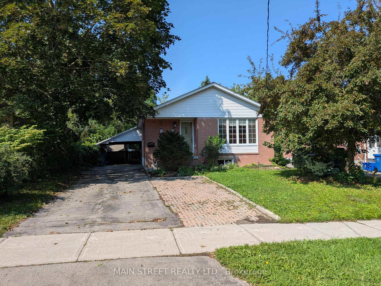 16-child-drive-aurora-ontario-n13661340