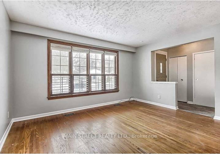 16-child-drive-aurora-ontario-n13661340