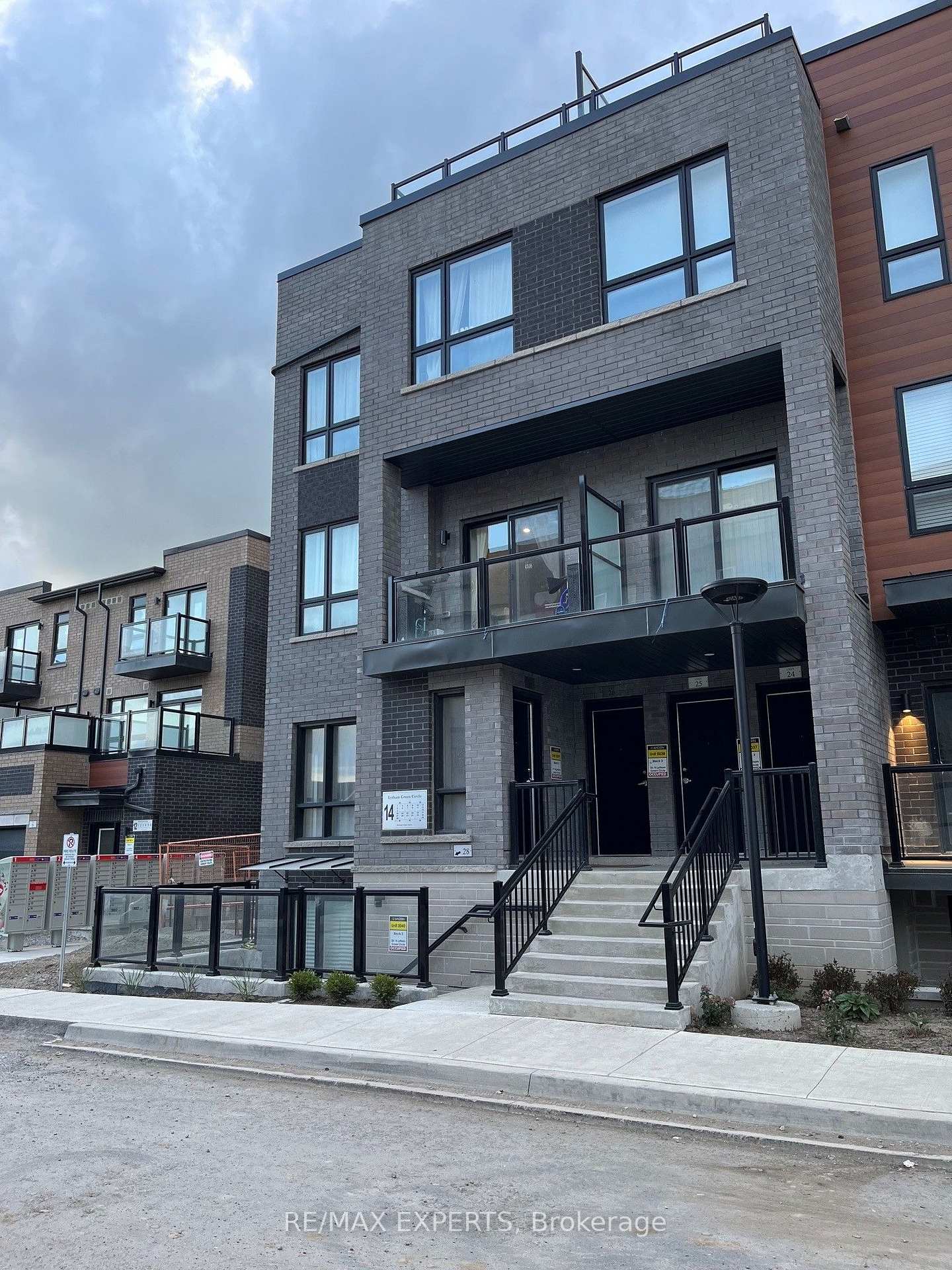 14-lytham-green-circle-newmarket-ontario-n13661808