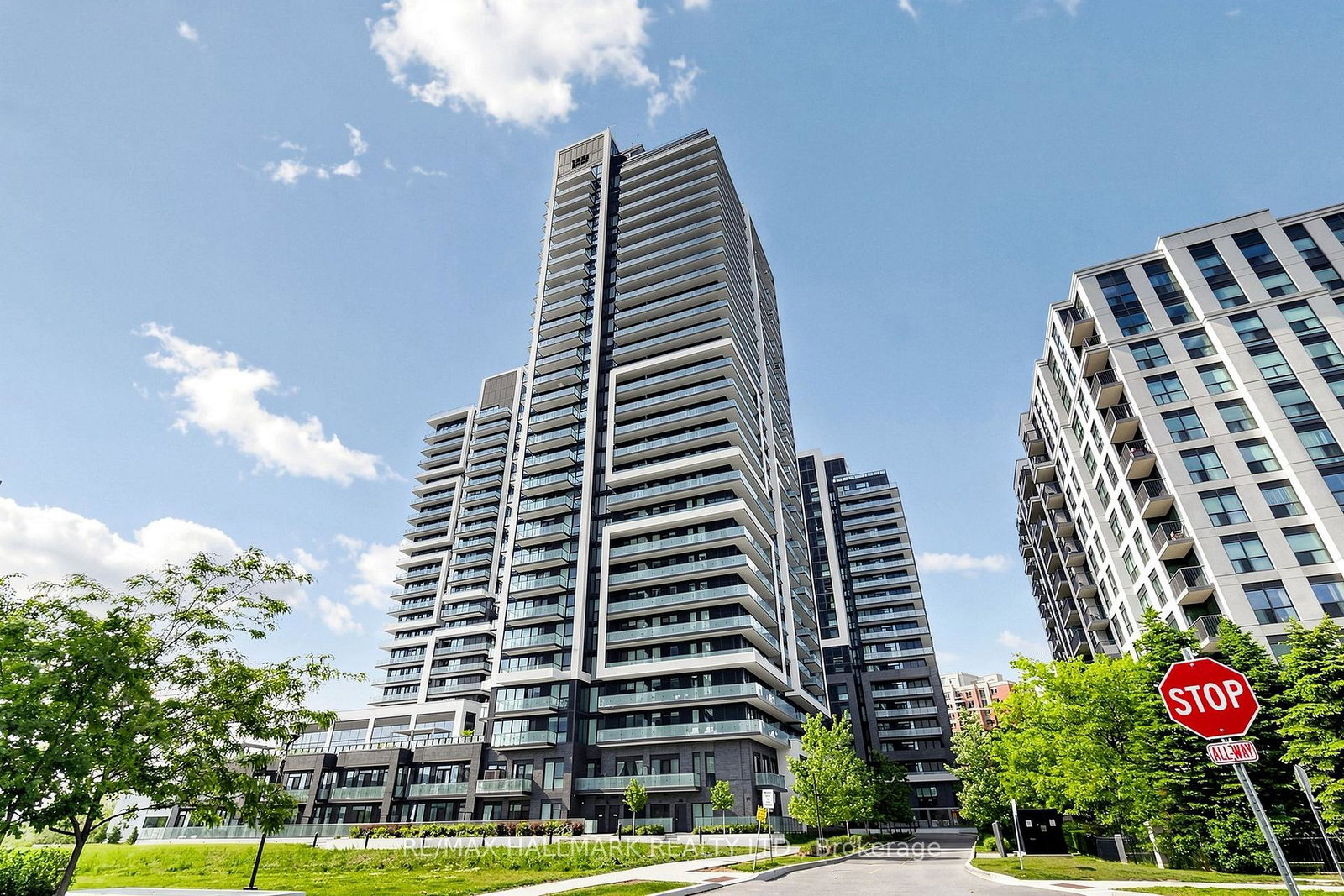 105-oneida-crescent-richmond-hill-ontario-n13661874