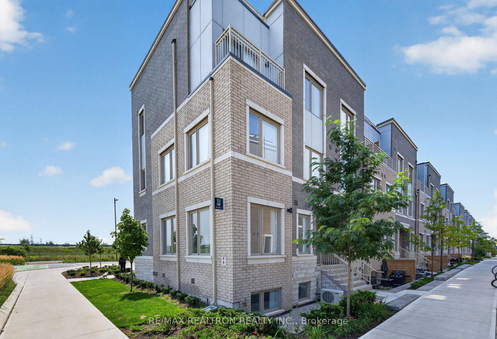 100-honeycrisp-crescent-vaughan-ontario-n13664678