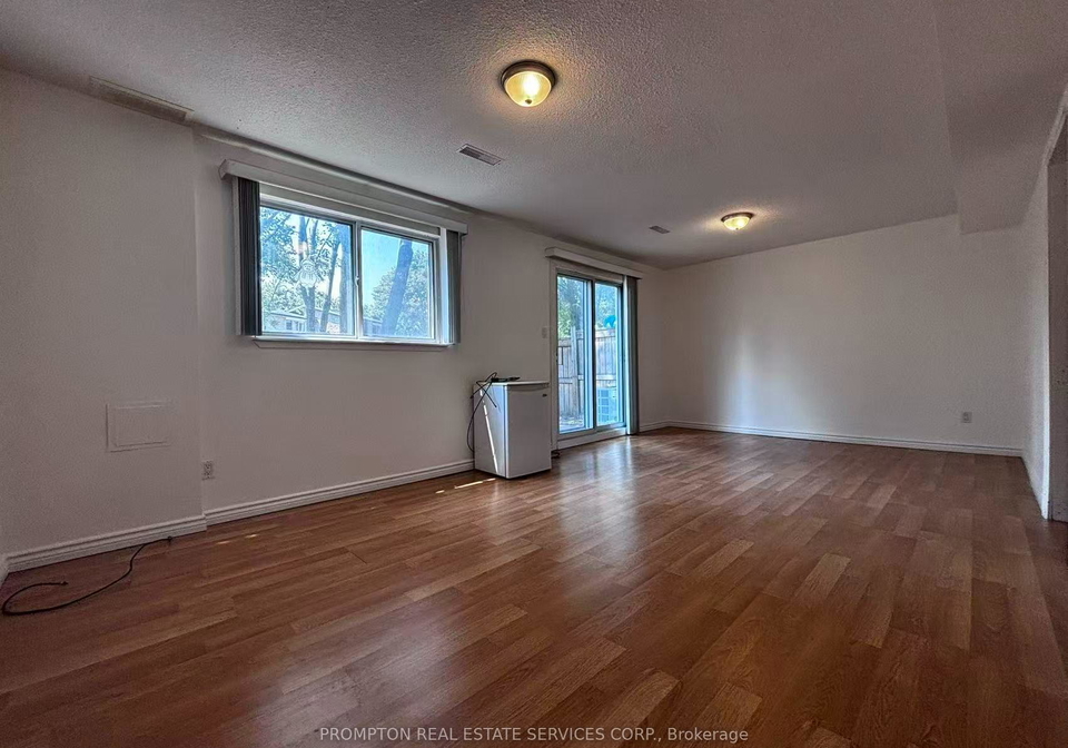 22-poplar-crescent-aurora-ontario-n13665128