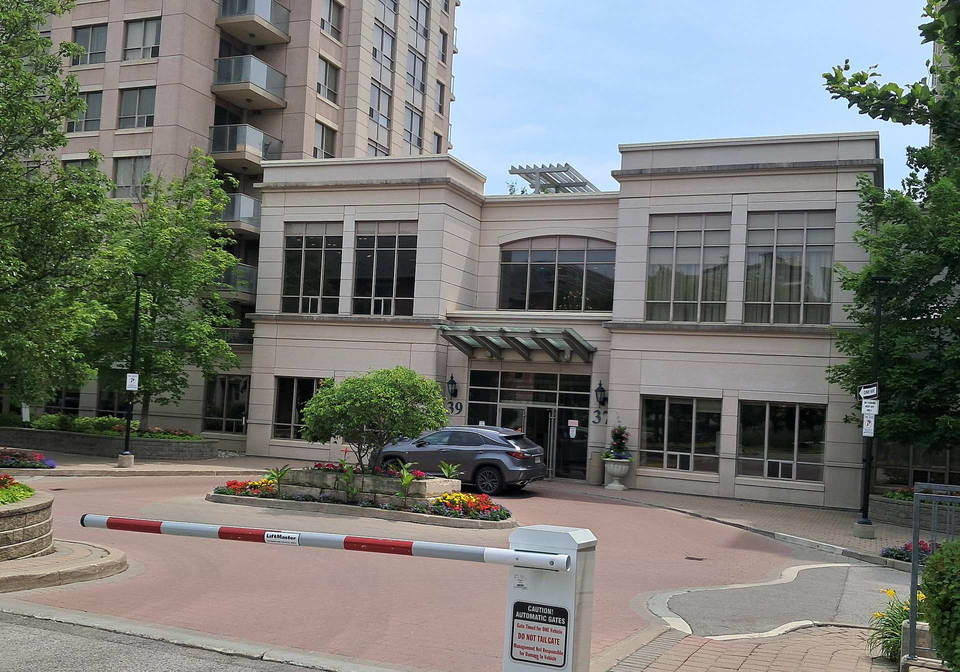 39-galleria-parkway-markham-ontario-n13666476