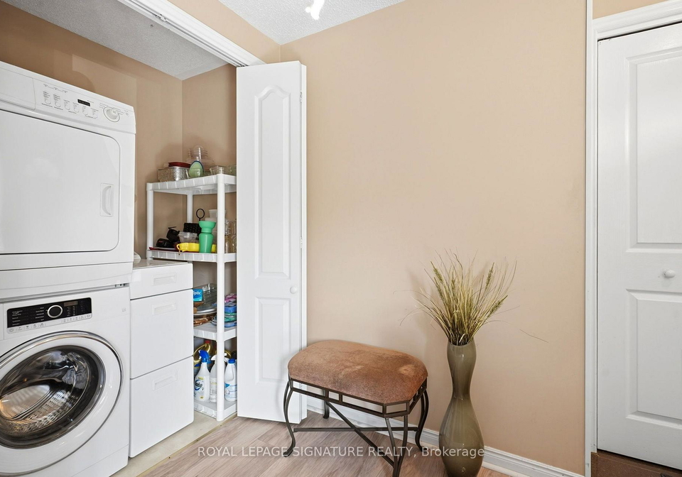 292-jeff-smith-court-newmarket-ontario-n13667054