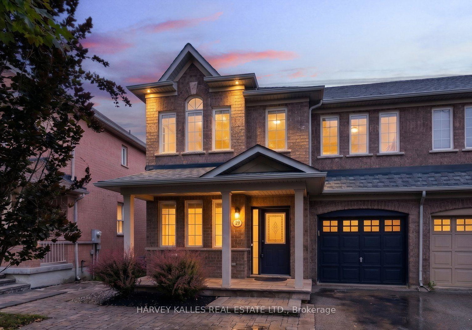 19-starr-crescent-aurora-ontario-n13667136