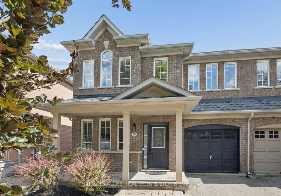 19-starr-crescent-aurora-ontario-n13667136
