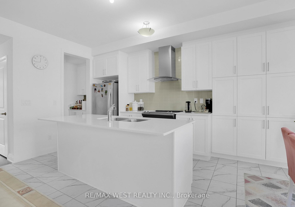 206-dog-wood-boulevard-east-gwillimbury-ontario-n13667394