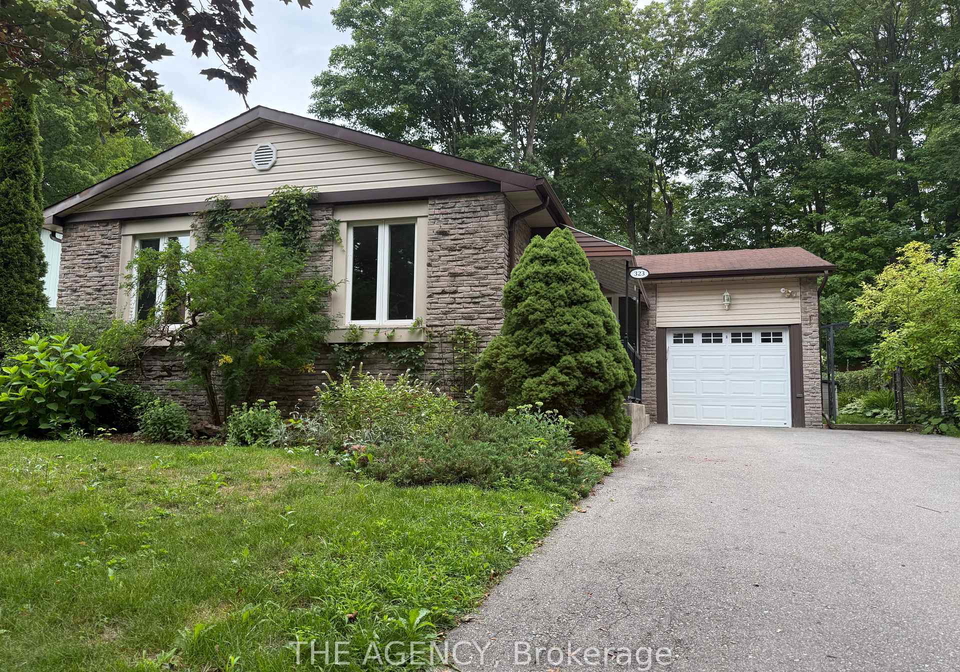 323-waratah-avenue-newmarket-ontario-n13667806