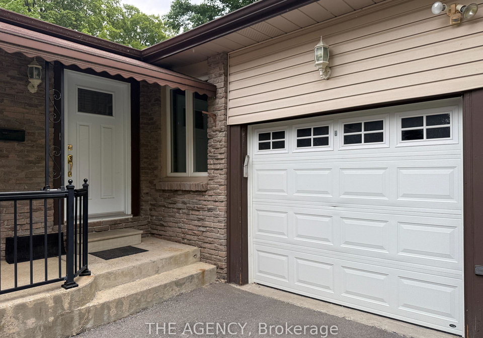 323-waratah-avenue-newmarket-ontario-n13667806