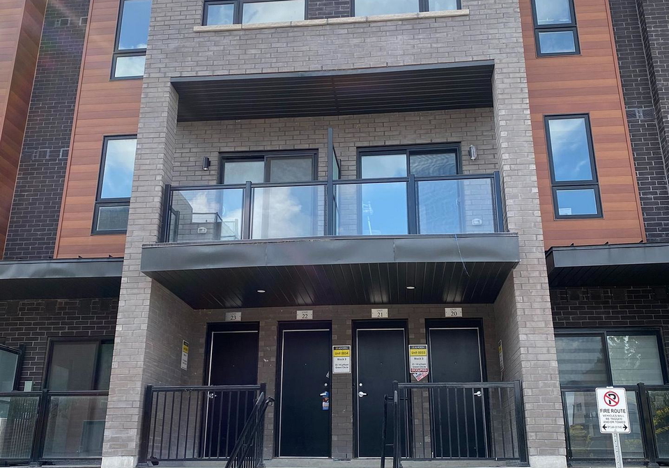 14-lytham-green-circle-newmarket-ontario-n13668476