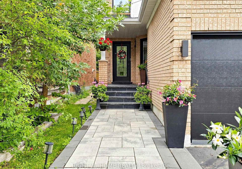 161-austinpaul-drive-n-newmarket-ontario-n13670718