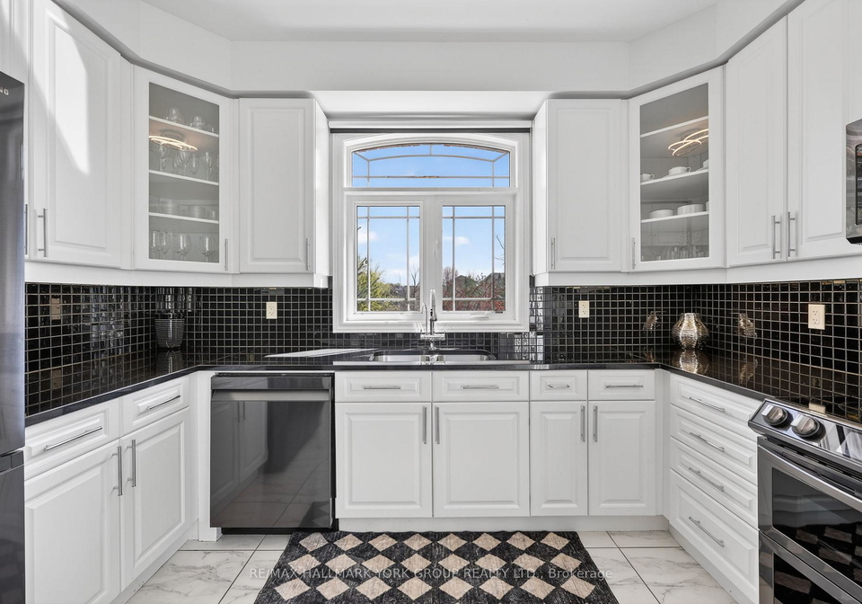 75-mclarty-gate-aurora-ontario-n13671028