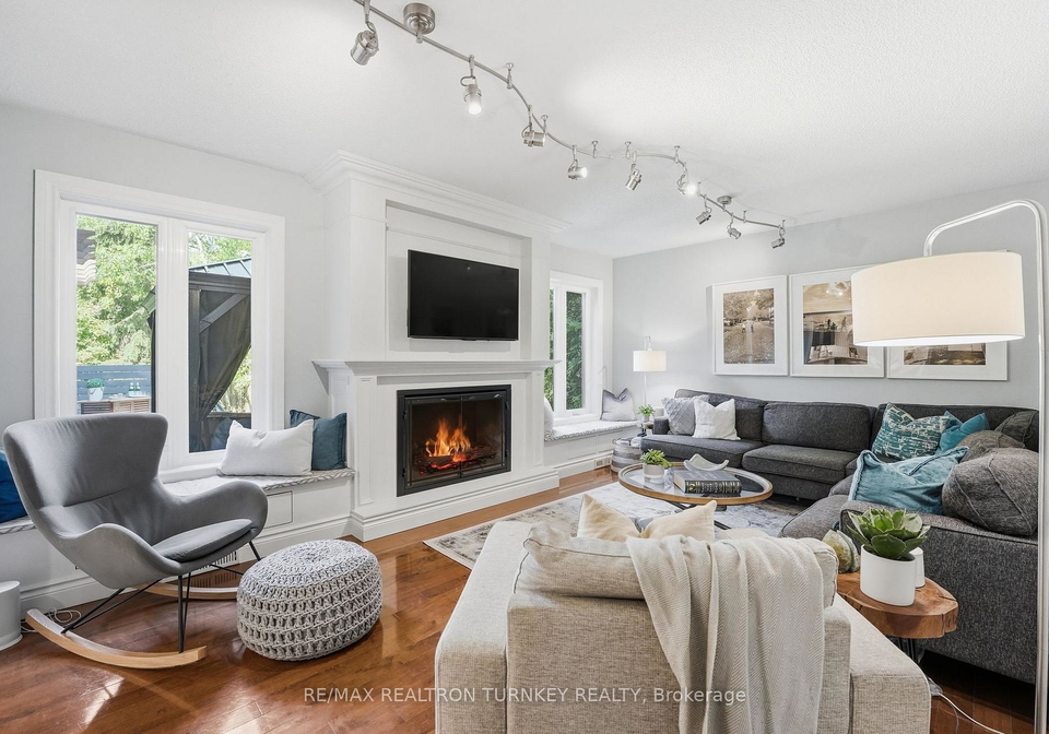 818-exceller-circle-newmarket-ontario-n13671528
