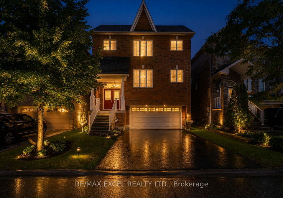 44-matthew-boyd-crescent-newmarket-ontario-n13672660