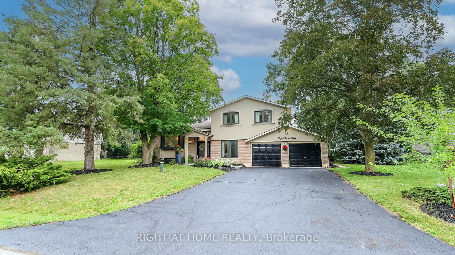 8-sunset-street-east-gwillimbury-ontario-n13674402