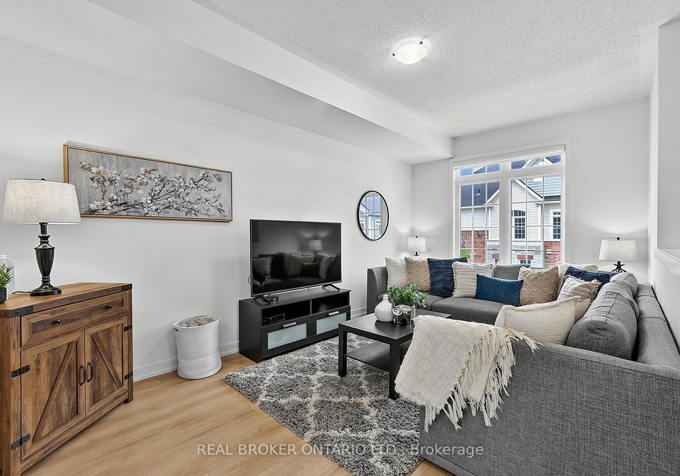 104-lyall-stokes-circle-east-gwillimbury-ontario-n13675786