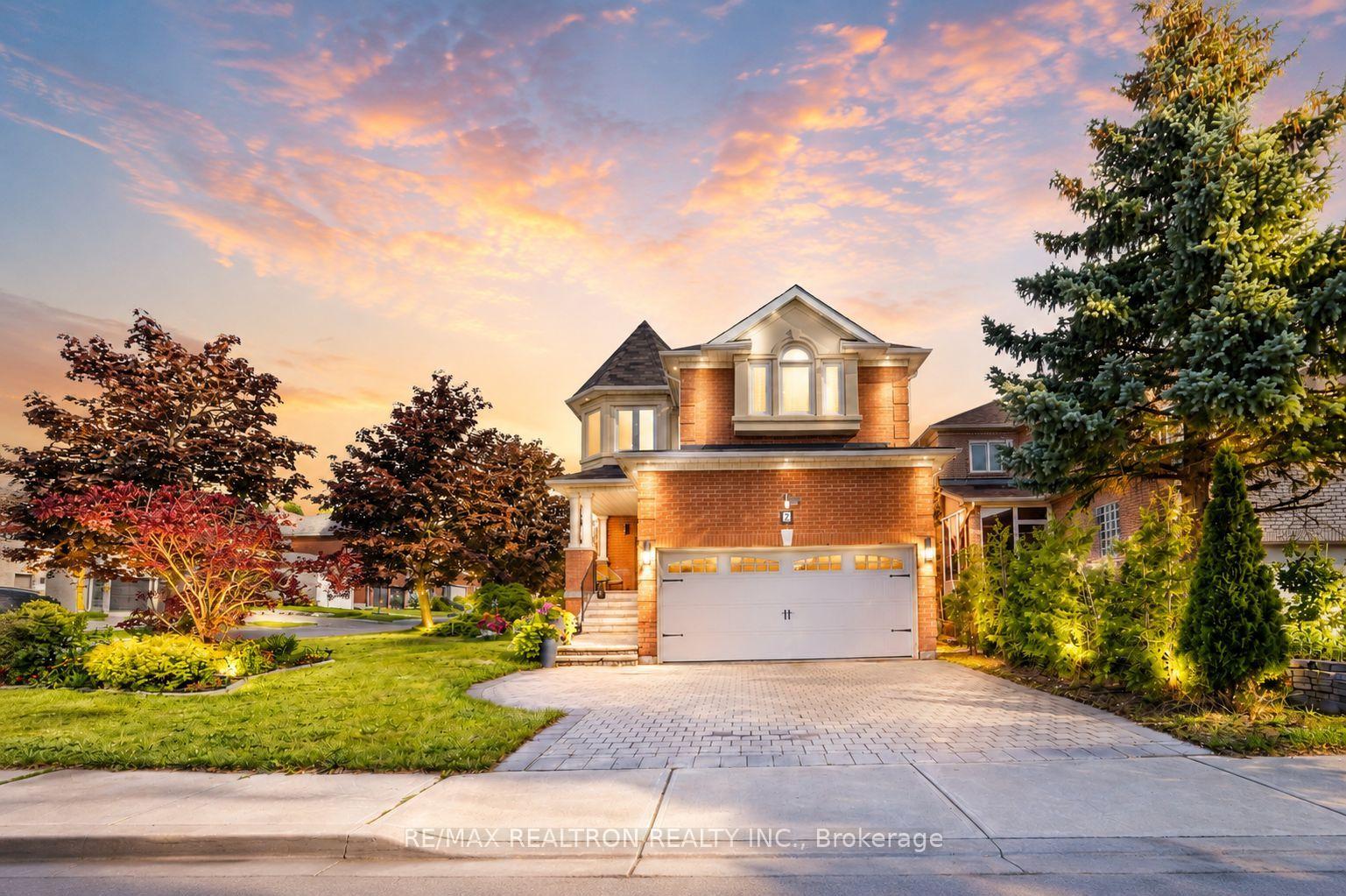 2-rocksprings-avenue-richmond-hill-ontario-n13677448