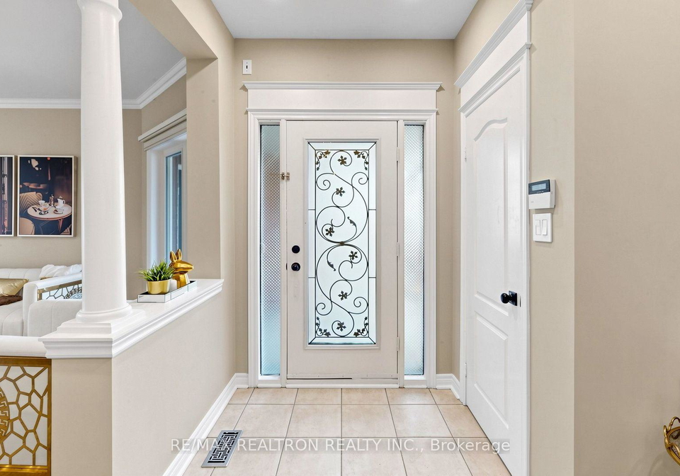 2-rocksprings-avenue-richmond-hill-ontario-n13677448