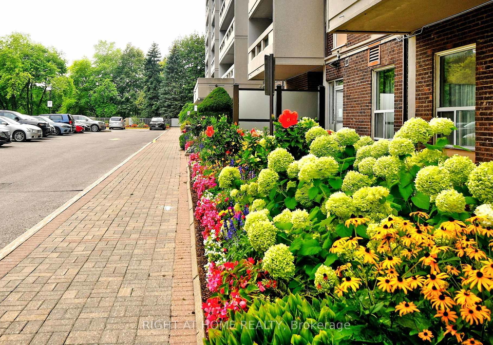60-inverlochy-boulevard-markham-ontario-n13678814