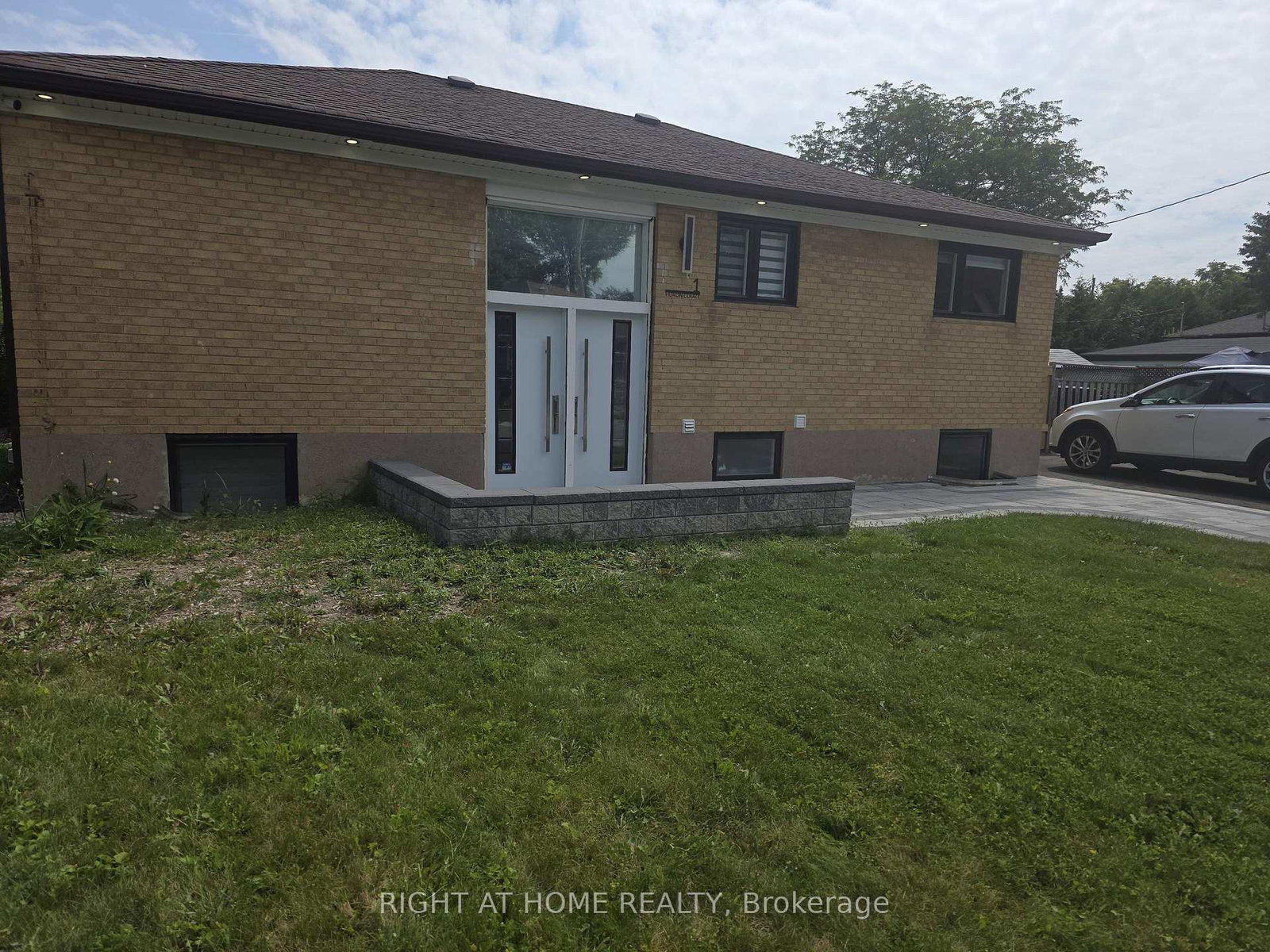 1-huron-court-aurora-ontario-n13680896