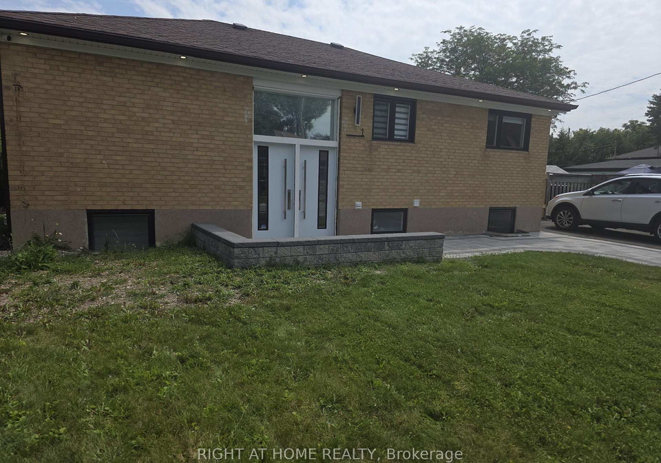 1-huron-court-aurora-ontario-n13680896