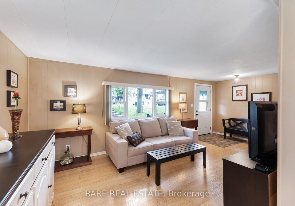 11-hawthorne-drive-innisfil-ontario-n13681476