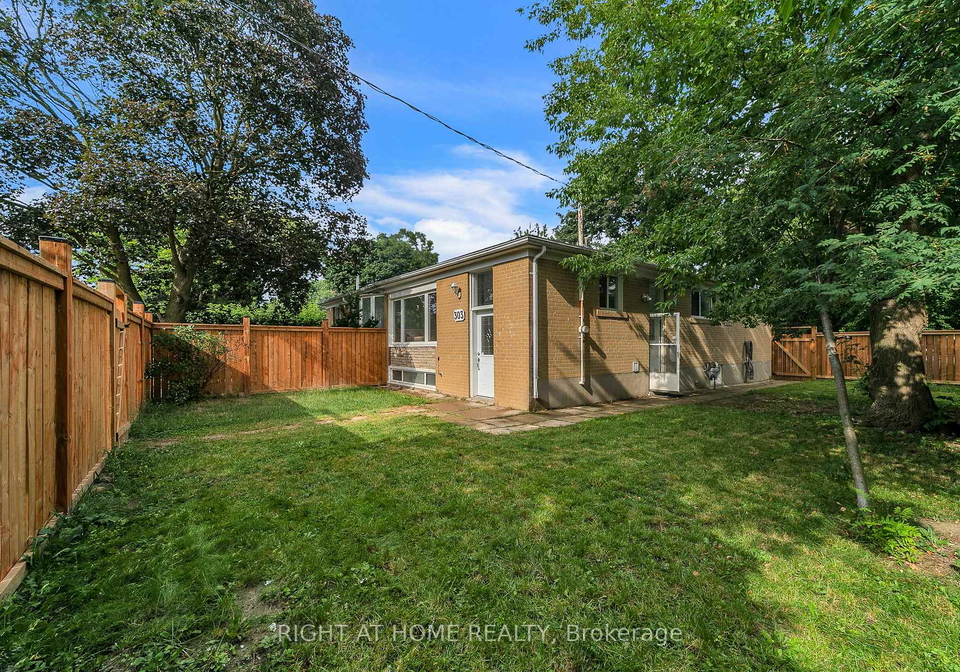 303-blue-grass-boulevard-richmond-hill-ontario-n13681824