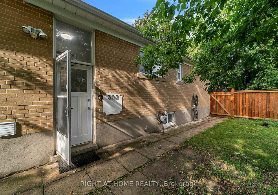 303-blue-grass-boulevard-richmond-hill-ontario-n13681824