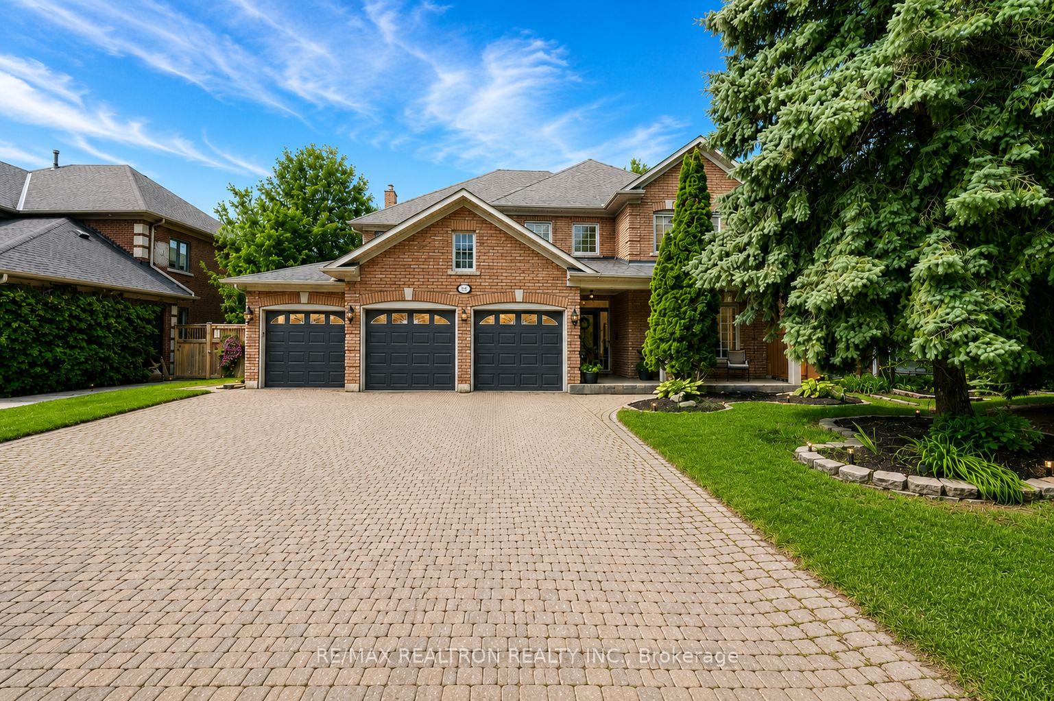 653-exceller-circle-newmarket-ontario-n13682486