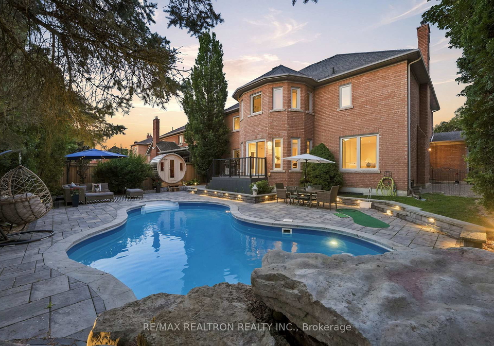 653-exceller-circle-newmarket-ontario-n13682486